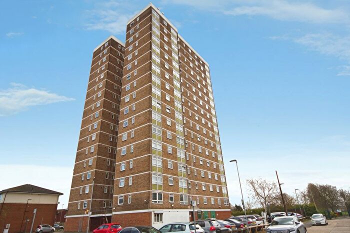 2 Bedroom Flat For Sale In Siviter Way, Dagenham, Essex, RM10