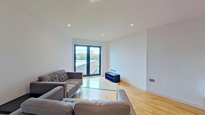 2 Bedroom Flat To Rent In Gotts Road, Leeds, LS12