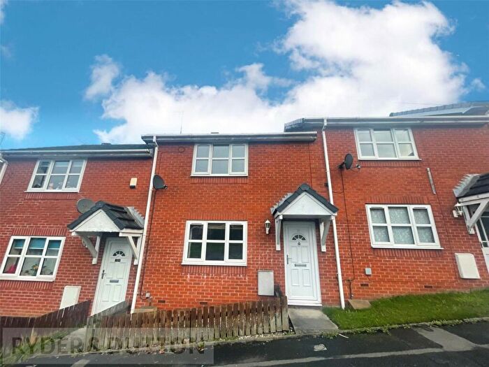 2 Bedroom Town House To Rent In Hollins Street, Stalybridge, Greater Manchester, SK15