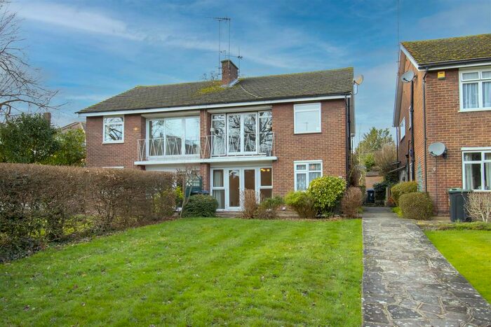 2 Bedroom Maisonette To Rent In Hermitage Close, Enfield, EN2