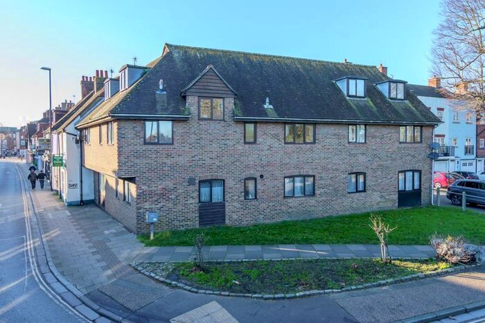 1 Bedroom Flat To Rent In St. Pancras, Chichester, PO19