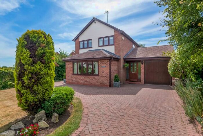 4 Bedroom Detached House For Sale In Snitterfield Lane, Norton Lindsey, Warwick, CV35