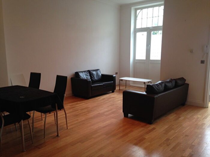 2 Bedroom Maisonette To Rent In Cloverleaf House, Queens Crescent, Kentish Town, NW5