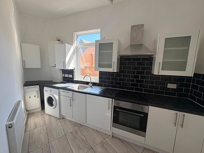 1 Bedroom Flat To Rent In Market Street, Huthwaite, NG17