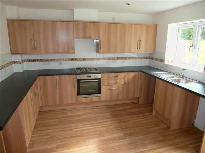 3 Bedroom Town House To Rent In Cooper Mews, Bradford, BD6