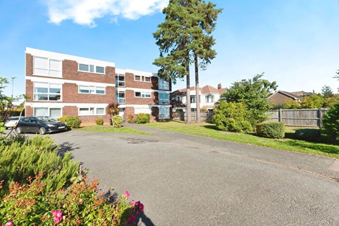 2 Bedroom Flat For Sale In Rydens Road, Walton-on-Thames, Surrey, KT12