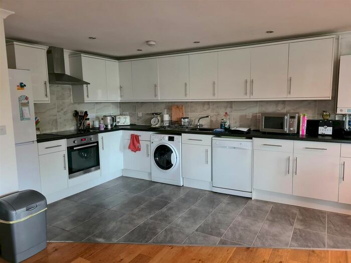 2 Bedroom Flat To Rent In Flat, Riverside Court, Biggleswade, SG18