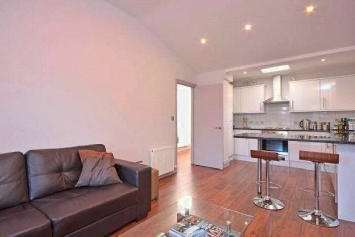 2 Bedroom Flat To Rent In Weymouth Mews, Marylebone, W1G