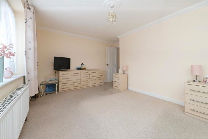 2 Bedroom Detached House For Sale In Royal Lane, Hillingdon, UB8