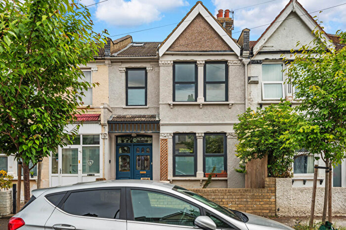 4 Bedroom Semi-Detached House To Rent In Southcote Road, SE25