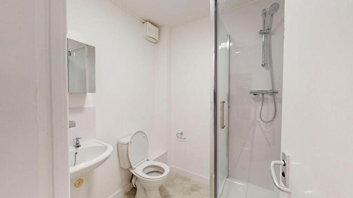 3 Bedroom Apartment To Rent In Flat A, , Moorland Avenue, LS6