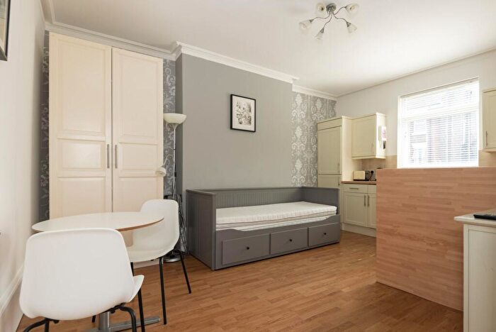 Studio To Rent In Waverley Road, Southsea, PO5