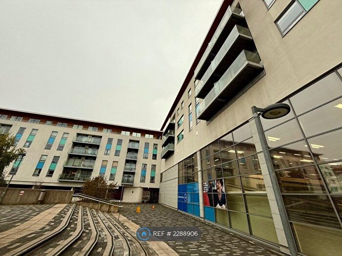 2 Bedroom Flat To Rent In Derry Court, London, SW16