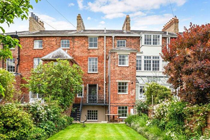 3 Bedroom Town House To Rent In Park Town, Oxford, OX2