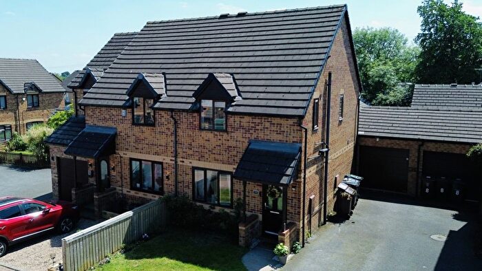 3 Bedroom Semi-Detached House For Sale In Maidwell Way, Bradford, BD6