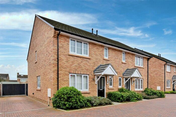 3 Bedroom Semi-Detached House To Rent In Tilia Close, Windsor, Berkshire, SL4
