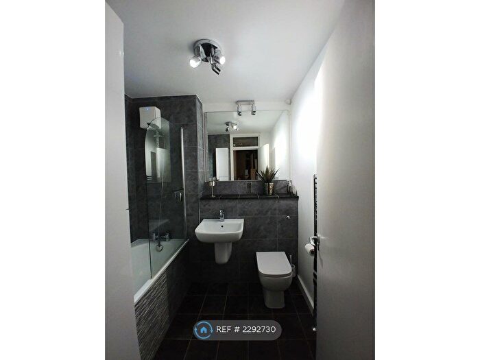 1 Bedroom Flat To Rent In Dingwall Road, Croydon, CR0