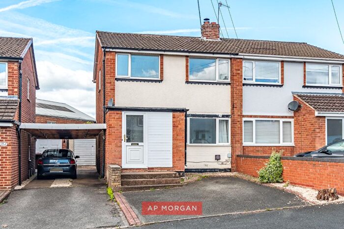 3 Bedroom Semi-detached House For Sale In Elm Grove, Bromsgrove, Worcestershire, B61