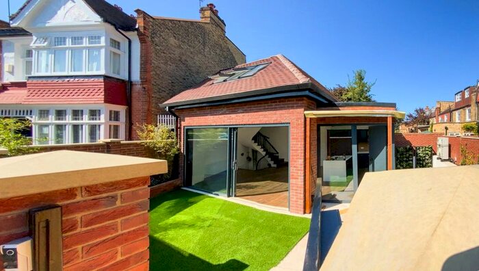 3 Bedroom Detached House To Rent In Gatwick Road, London, SW18