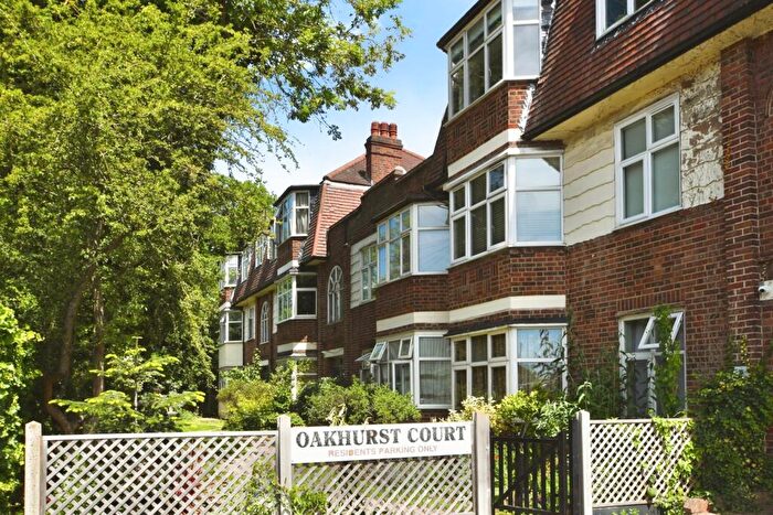 2 Bedroom Flat For Sale In Woodford New Road, London, E17