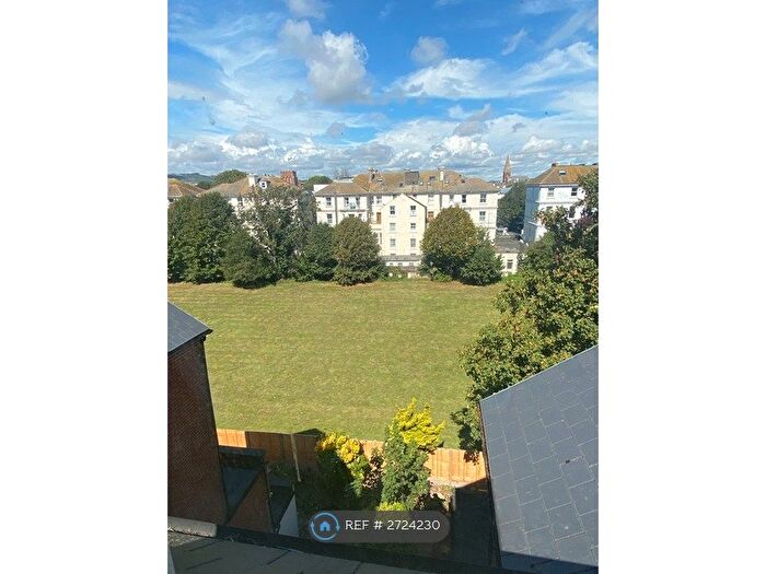 2 Bedroom Flat To Rent In Jevington Gardens, Eastbourne, BN21