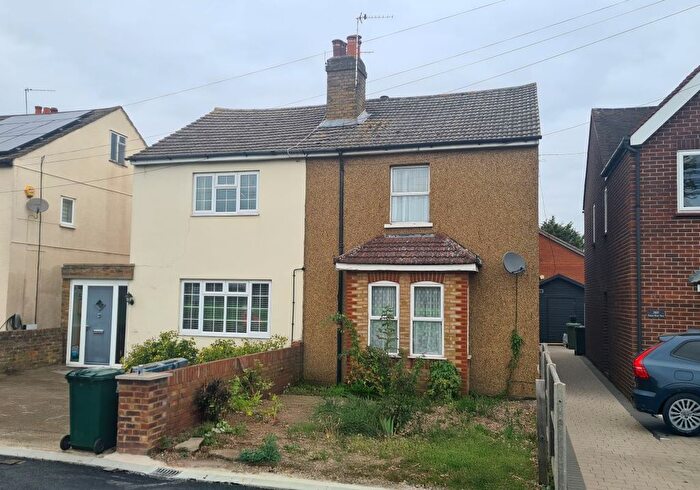 3 Bedroom Semi-Detached House For Sale In Staines Road West, Ashford, Middlesex, TW15