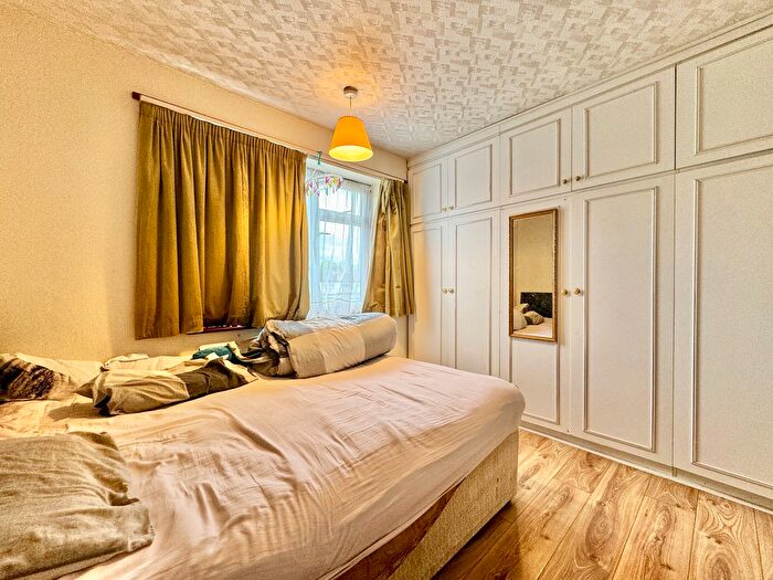 2 Bedroom Flat To Rent In Westleigh Gardens, Edgware, HA8