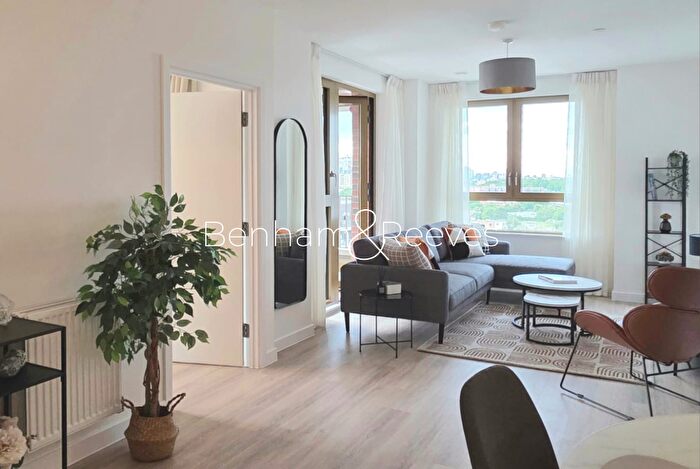 2 Bedroom Apartment To Rent In Vista Heights, London, SE15