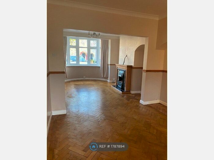4 Bedroom Terraced House To Rent In Havering Gardens, Chadwell Heath, RM6