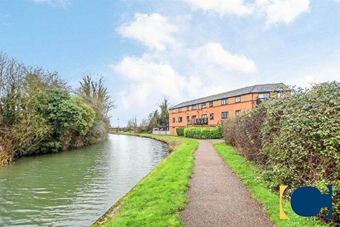 3 Bedroom Town House To Rent In Bridge Street, New Bradwell, MK13