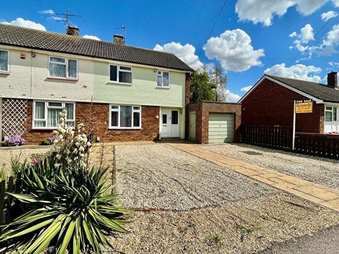 3 Bedroom Semi-Detached House For Sale In Mead End, Biggleswade, SG18