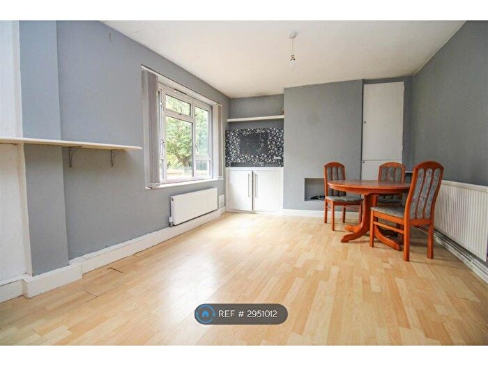 2 Bedroom Flat To Rent In Great Plumtree, Harlow, CM20