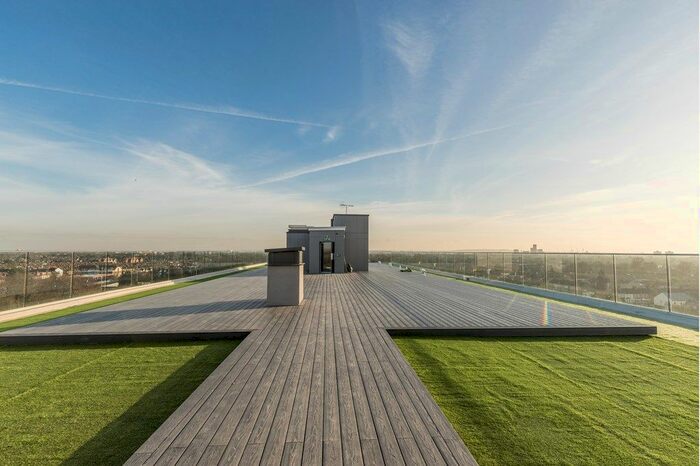 3 Bedroom Flat To Rent In High Road, Ilford, IG1