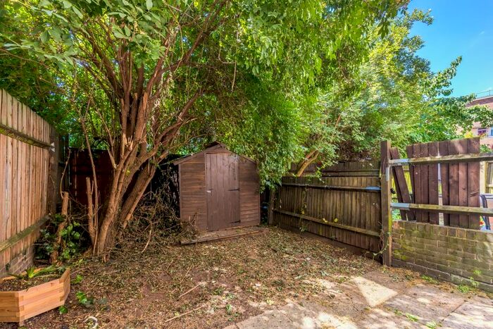 3 Bedroom Flat To Rent In Perryn Road, London, SE16