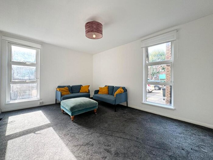 3 Bedroom Flat To Rent In Byworth Walk, Archway, N19