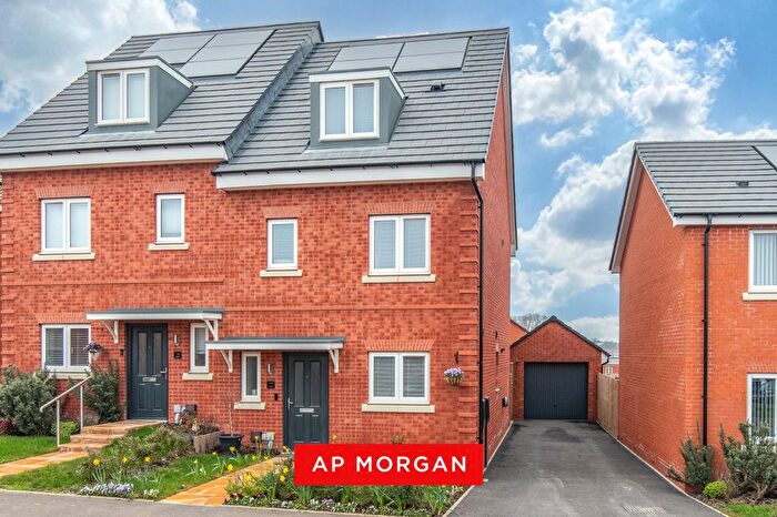 3 Bedroom Semi-Detached House For Sale In Cedar Road, Bromsgrove, Worcestershire, B61