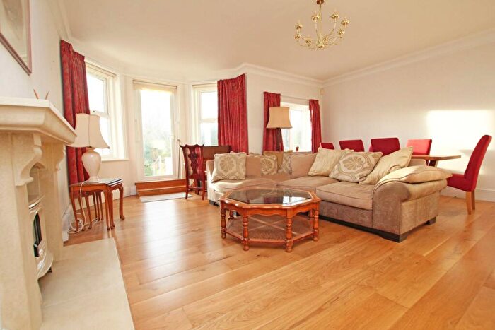 3 Bedroom Flat For Sale In Staveley Road, Eastbourne, BN20