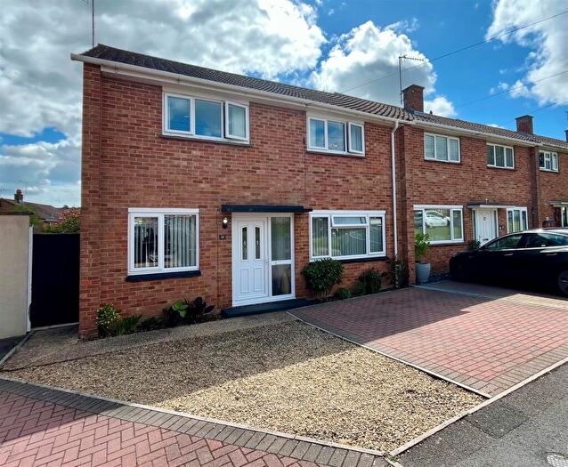 3 Bedroom End Of Terrace House For Sale In Hoadley Green, Salisbury, SP1