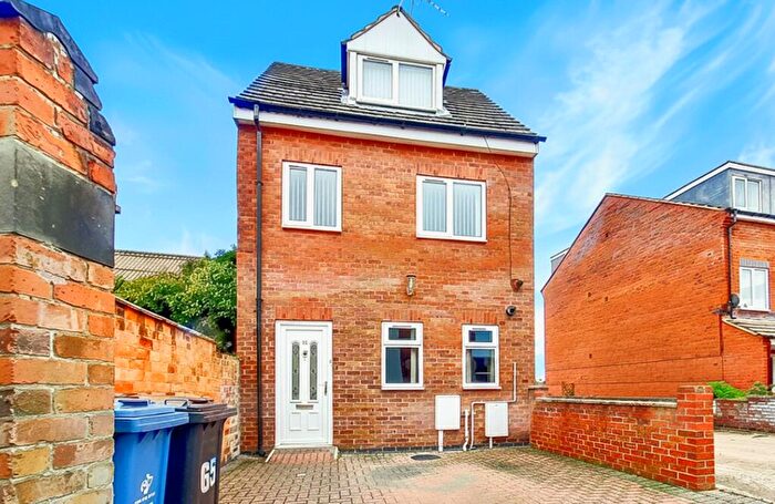 3 Bedroom House To Rent In Hoult Street, Derby, DE22