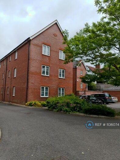 2 Bedroom Maisonette To Rent In Hughes Croft, Bletchley, Milton Keynes, MK3