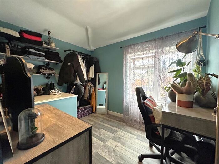 3 Bedroom Semi-Detached House For Sale In Shirecroft Road, Weymouth, DT4 - Photo 8