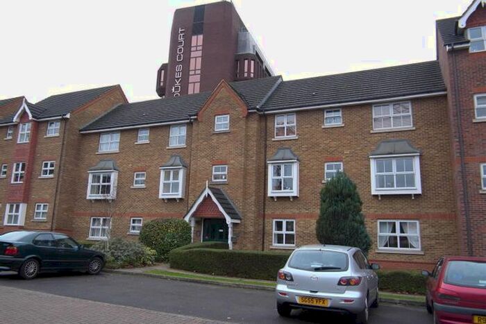 2 Bedroom Flat To Rent In Burleigh Gardens, Woking, GU21