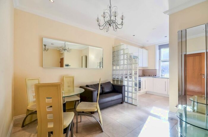 2 Bedroom Flat To Rent In Westbourne Grove, Westbourne Grove, London, W2