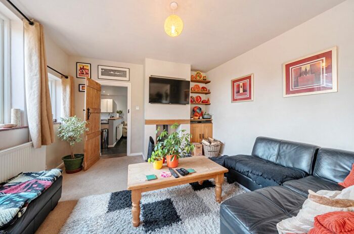 5 Bedroom Detached House For Sale In Cargate Terrace, Aldershot, Hampshire, GU11