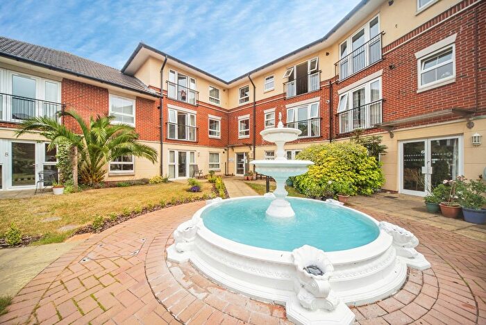 2 Bedroom Flat For Sale In Rollesbrook Gardens, Southampton, Hampshire, SO15