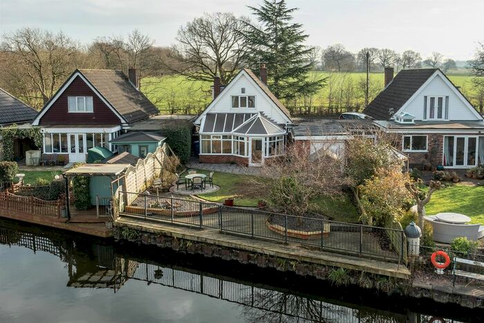 2 Bedroom Detached House For Sale In Massey Brook Lane, Lymm, WA13