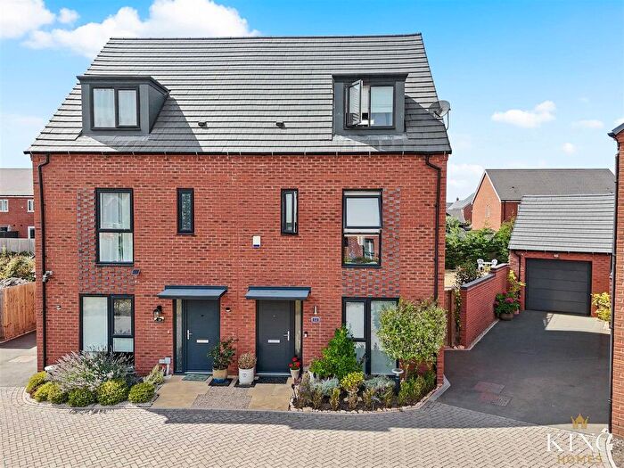 4 Bedroom Semi-Detached House For Sale In Larch Road, Meon Vale, Stratford-Upon-Avon, CV37
