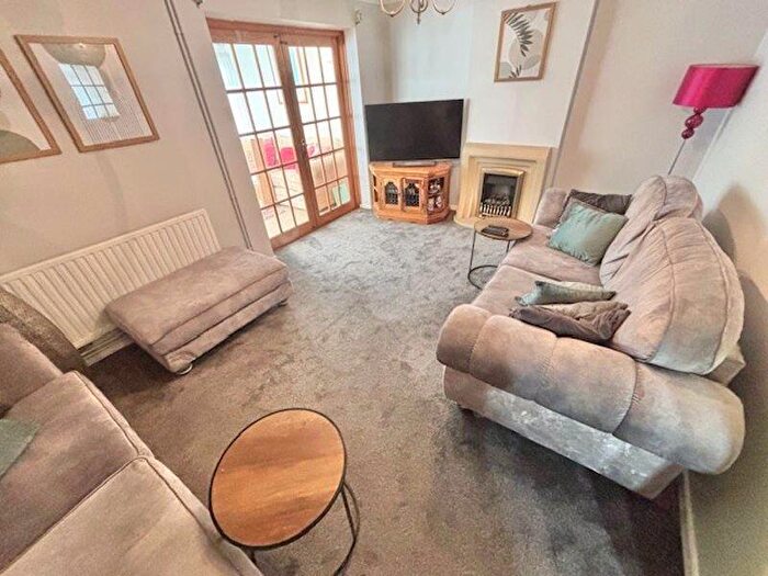 3 Bedroom Semi-Detached House For Sale In Randall Close, Hopton, NR31