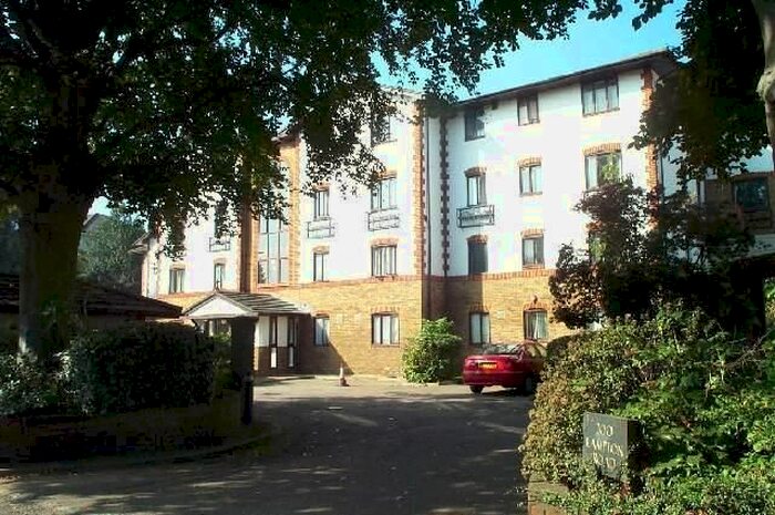 1 Bedroom Flat To Rent In Lampton Road, Hounslow, TW3