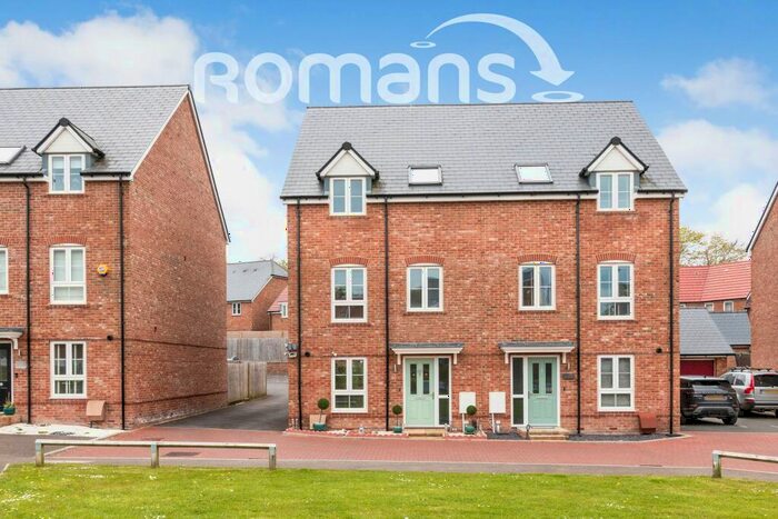 4 Bedroom Detached House To Rent In Saunders Way, RG23